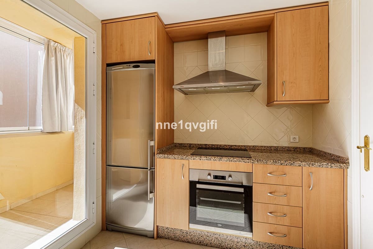 3 bedroom Apartment for sale in Elviria with pool - € 425,000 (Ref: 9479612)