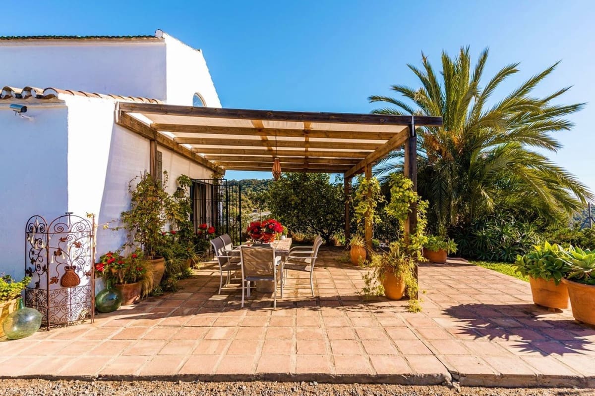 2 bedroom Villa for sale in New Golden Mile with pool - € 425,000 (Ref: 9479613)