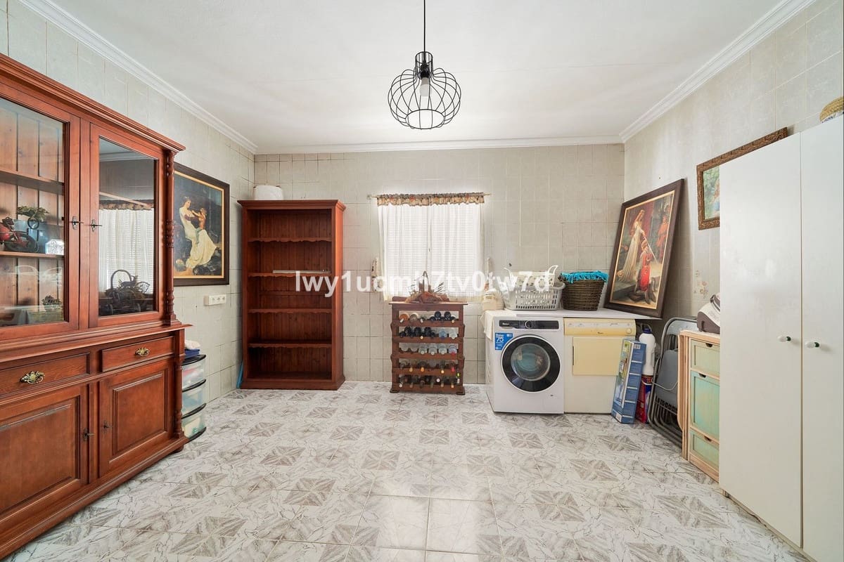 4 bedroom Villa for sale in Alhaurin de la Torre - € 425,000 (Ref: 9479614)