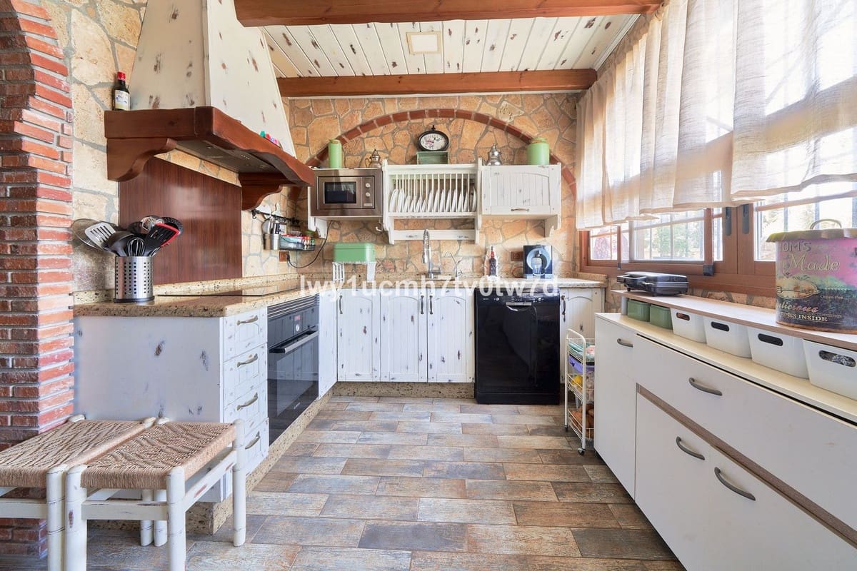 4 bedroom Villa for sale in Alhaurin de la Torre - € 425,000 (Ref: 9479614)