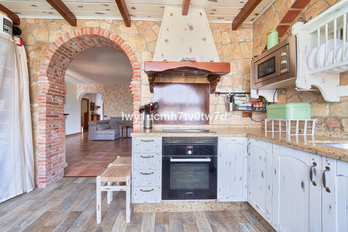 4 bedroom Villa for sale in Alhaurin de la Torre - € 425,000 (Ref: 9479614)