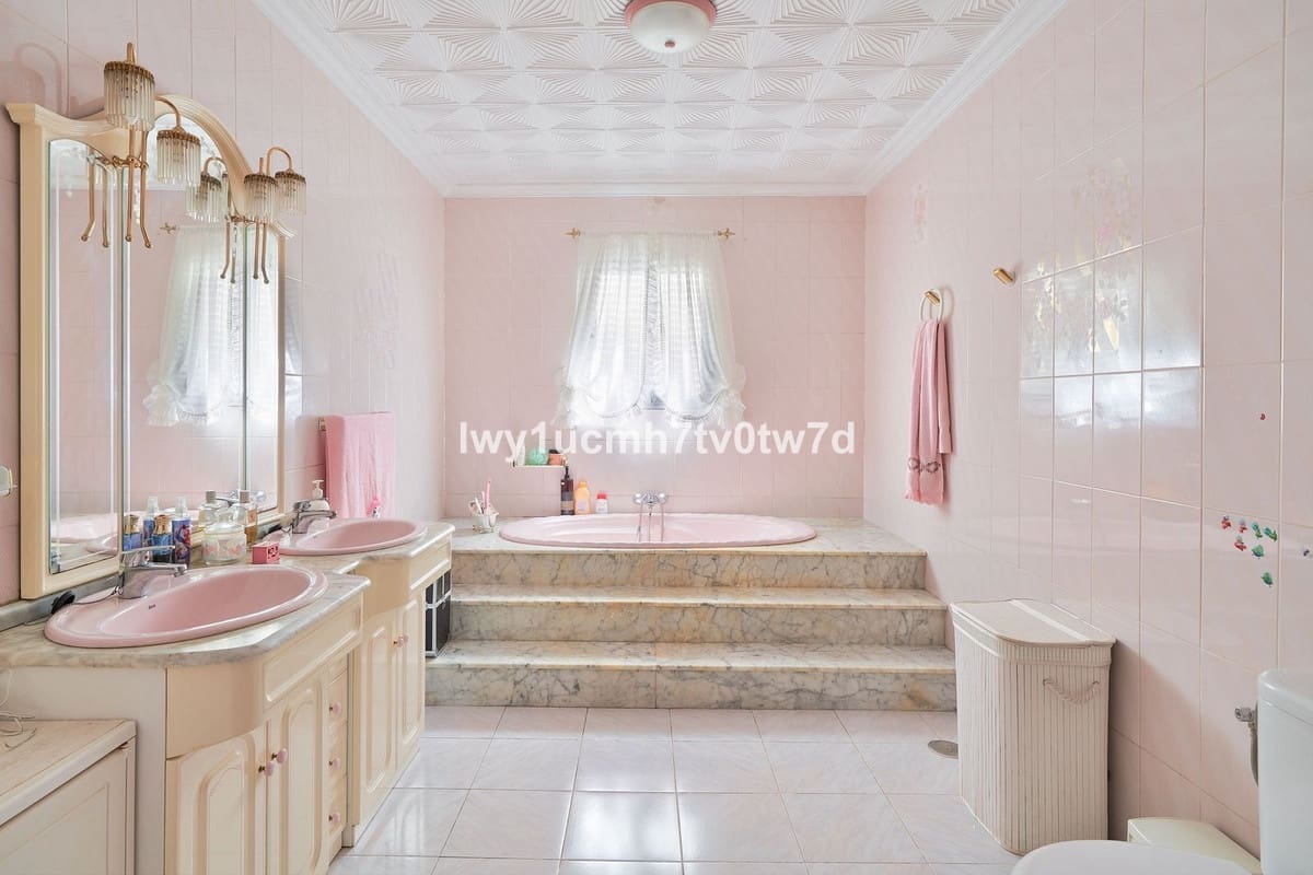 4 bedroom Villa for sale in Alhaurin de la Torre - € 425,000 (Ref: 9479614)