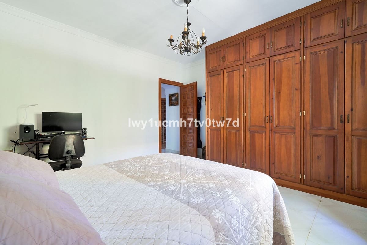 4 bedroom Villa for sale in Alhaurin de la Torre - € 425,000 (Ref: 9479614)