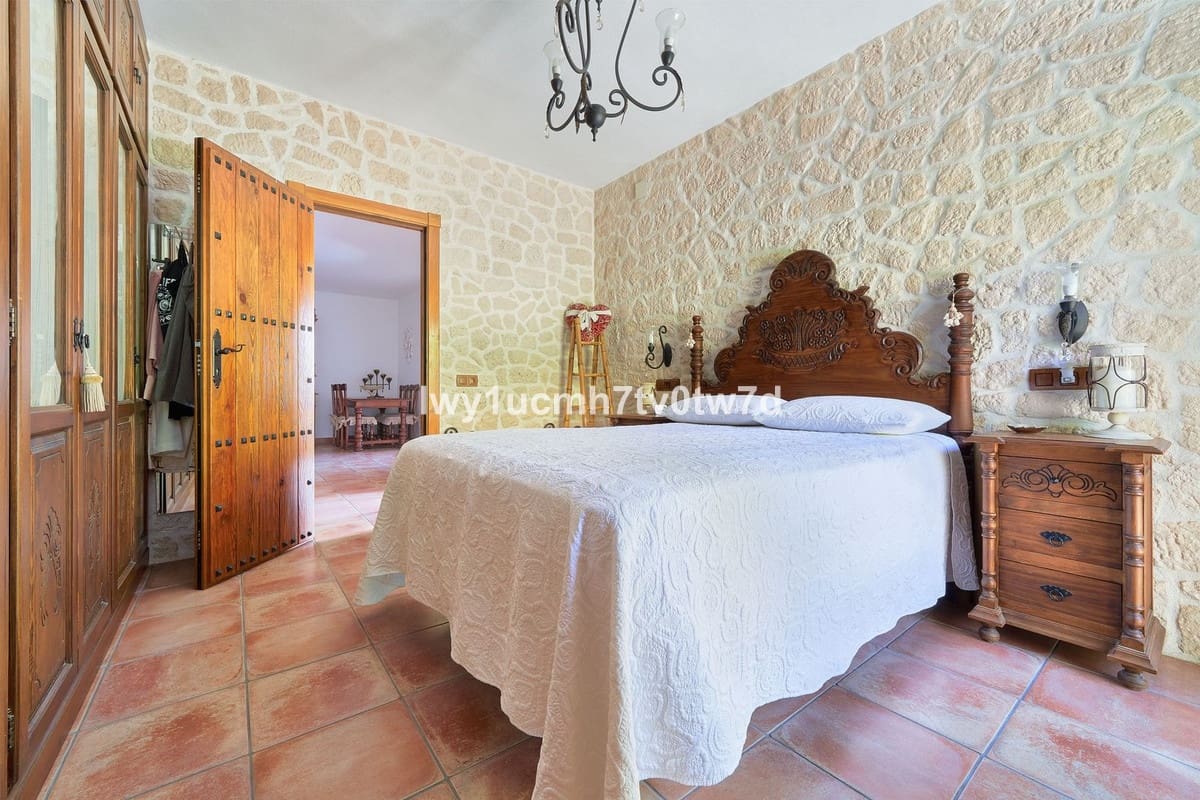 4 bedroom Villa for sale in Alhaurin de la Torre - € 425,000 (Ref: 9479614)