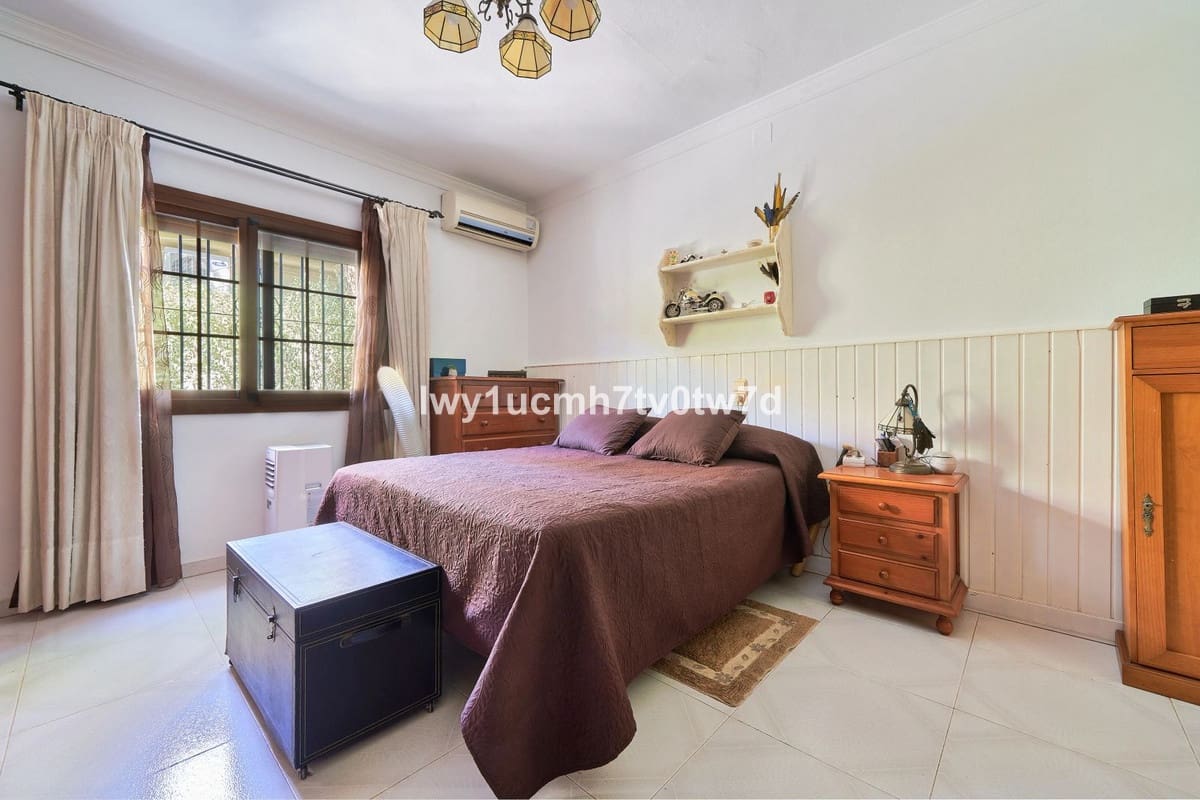 4 bedroom Villa for sale in Alhaurin de la Torre - € 425,000 (Ref: 9479614)