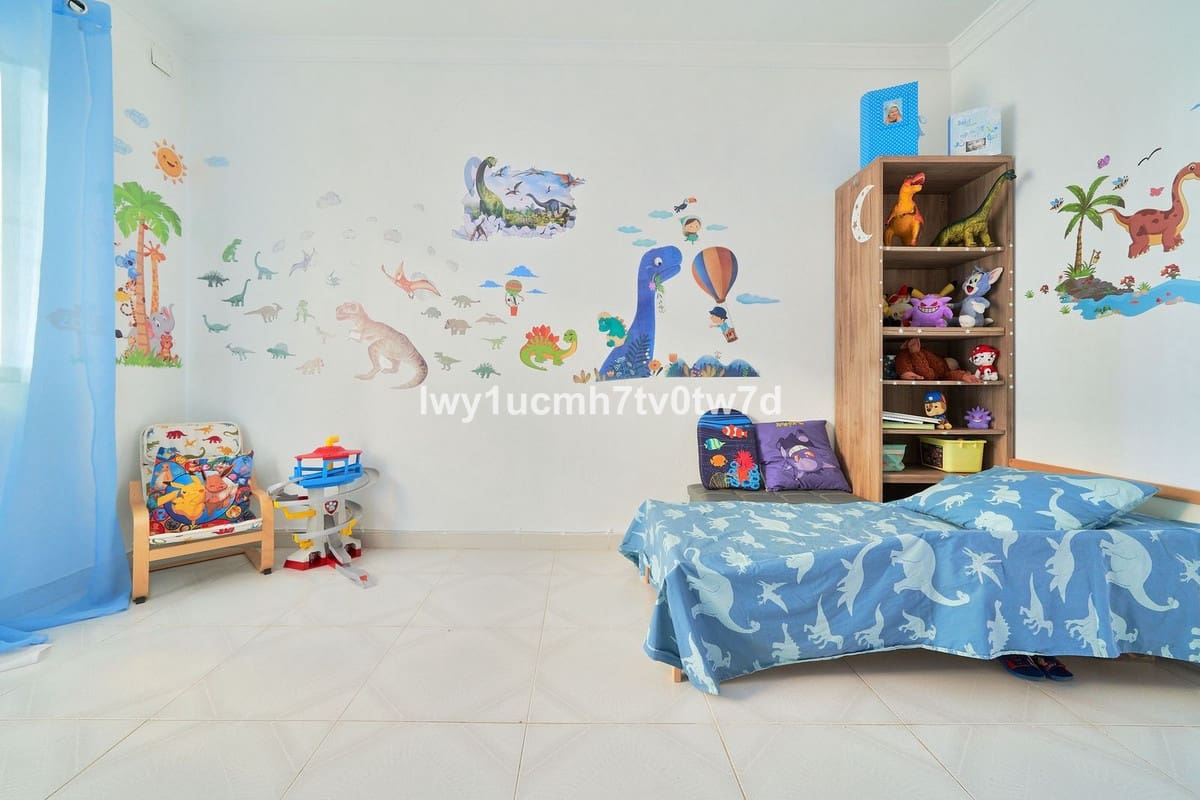 4 bedroom Villa for sale in Alhaurin de la Torre - € 425,000 (Ref: 9479614)