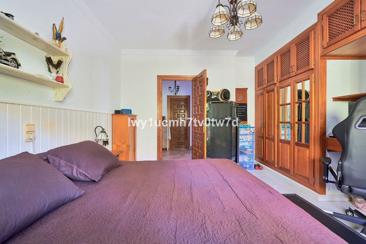 4 bedroom Villa for sale in Alhaurin de la Torre - € 425,000 (Ref: 9479614)