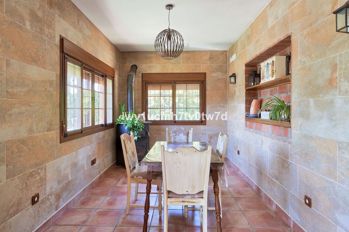 4 bedroom Villa for sale in Alhaurin de la Torre - € 425,000 (Ref: 9479614)