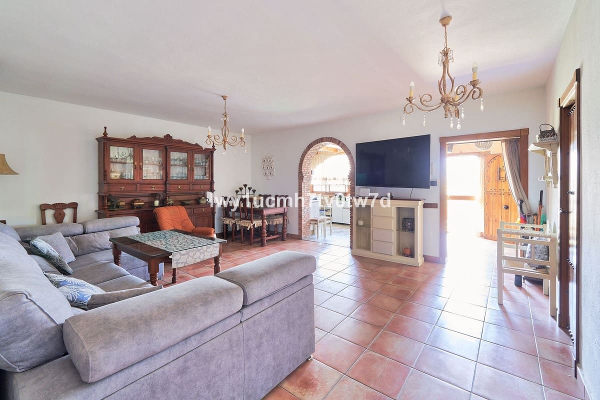 4 bedroom Villa for sale in Alhaurin de la Torre - € 425,000 (Ref: 9479614)