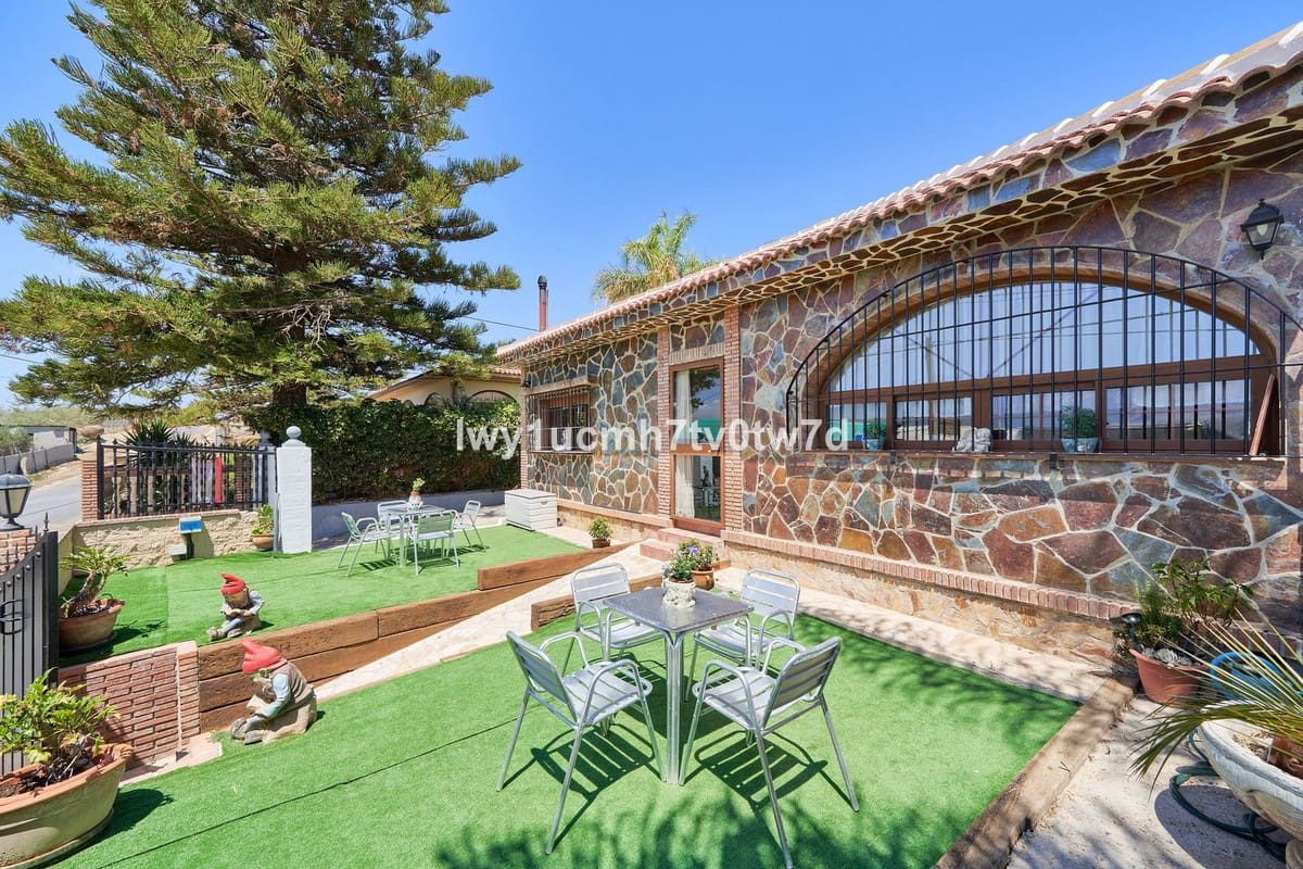 4 bedroom Villa for sale in Alhaurin de la Torre - € 425,000 (Ref: 9479614)