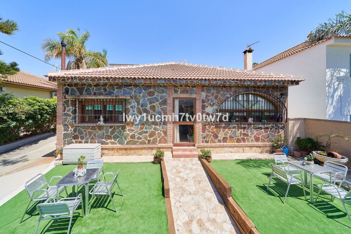 4 bedroom Villa for sale in Alhaurin de la Torre - € 425,000 (Ref: 9479614)