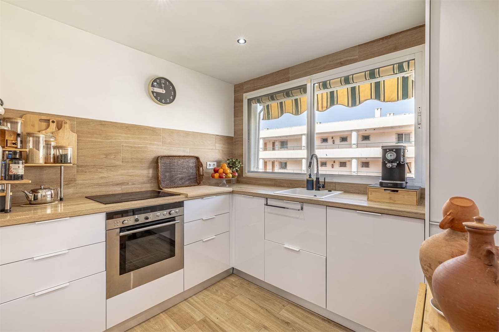 3 bedroom Apartment for sale in San Pedro de Alcantara with pool garage - € 425,000 (Ref: 9479619)