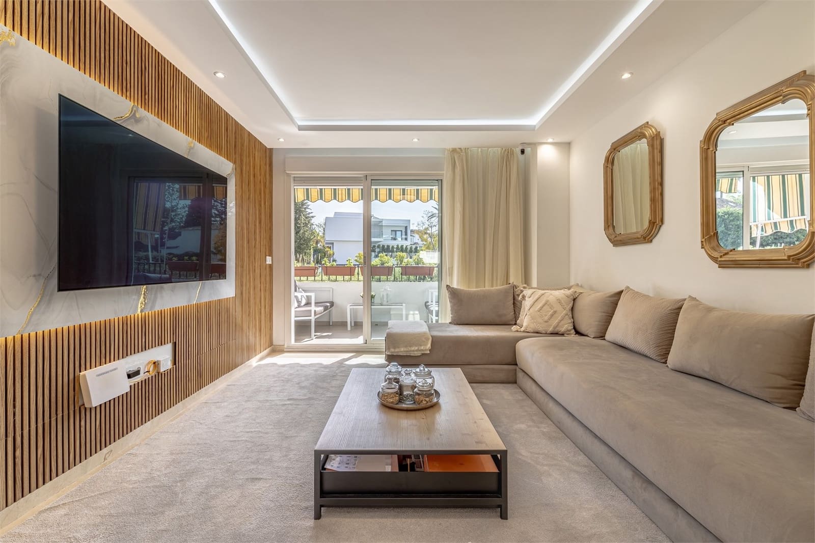 3 bedroom Apartment for sale in San Pedro de Alcantara with pool garage - € 425,000 (Ref: 9479619)