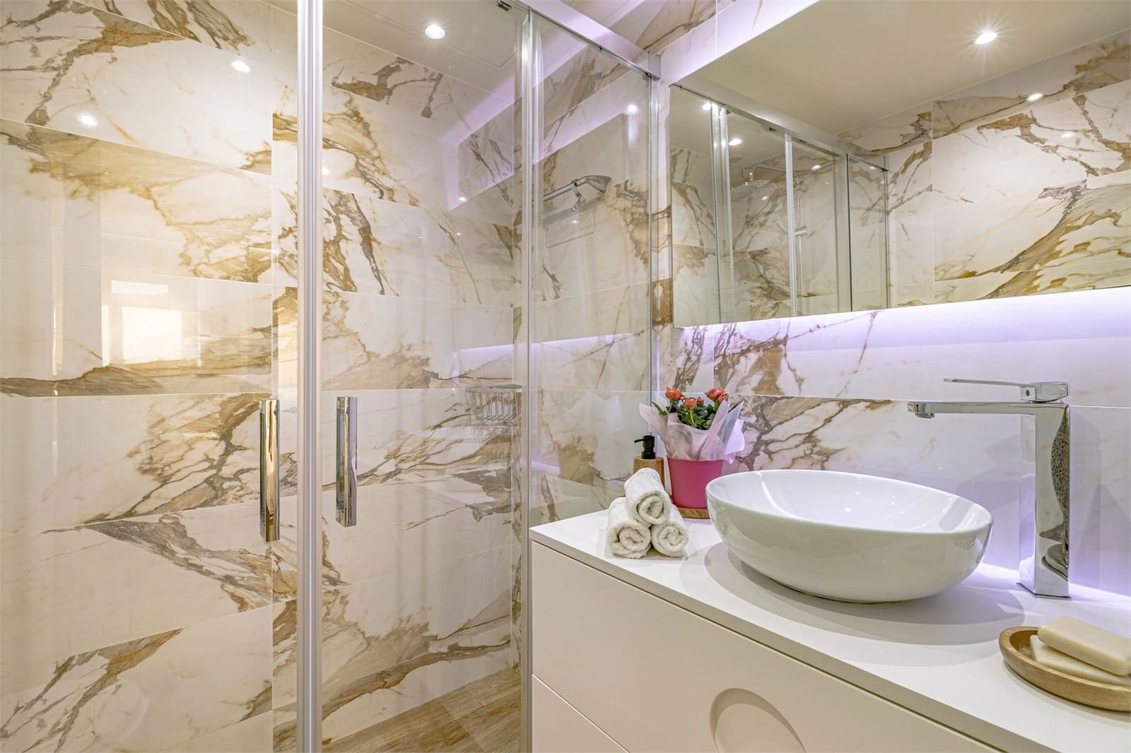 3 bedroom Apartment for sale in San Pedro de Alcantara with pool garage - € 425,000 (Ref: 9479619)