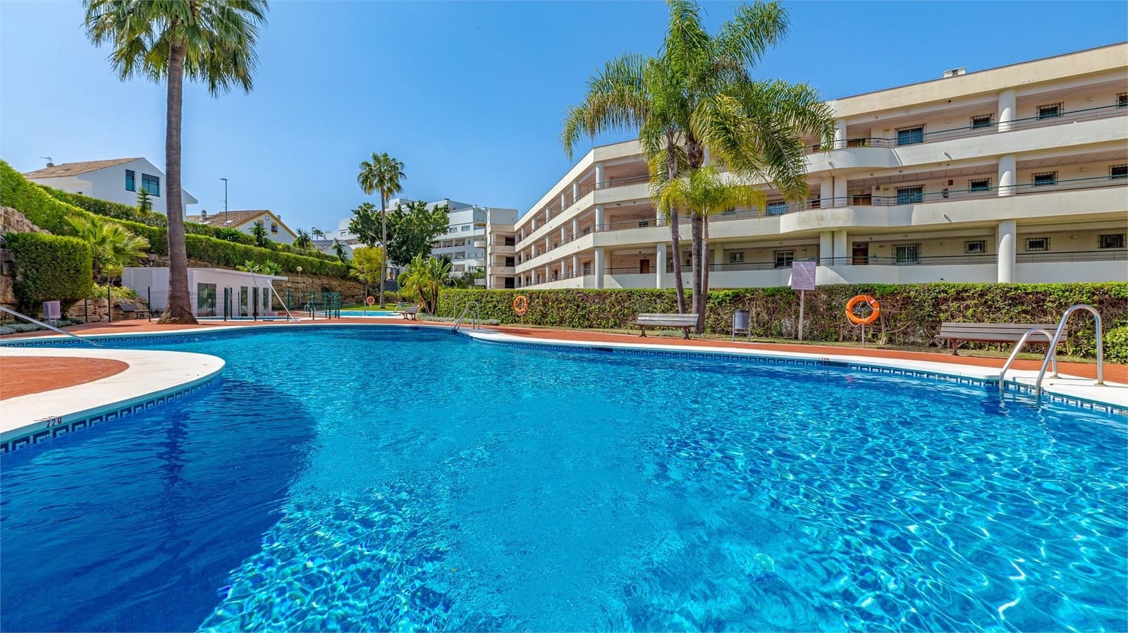 3 bedroom Apartment for sale in San Pedro de Alcantara with pool garage - € 425,000 (Ref: 9479619)