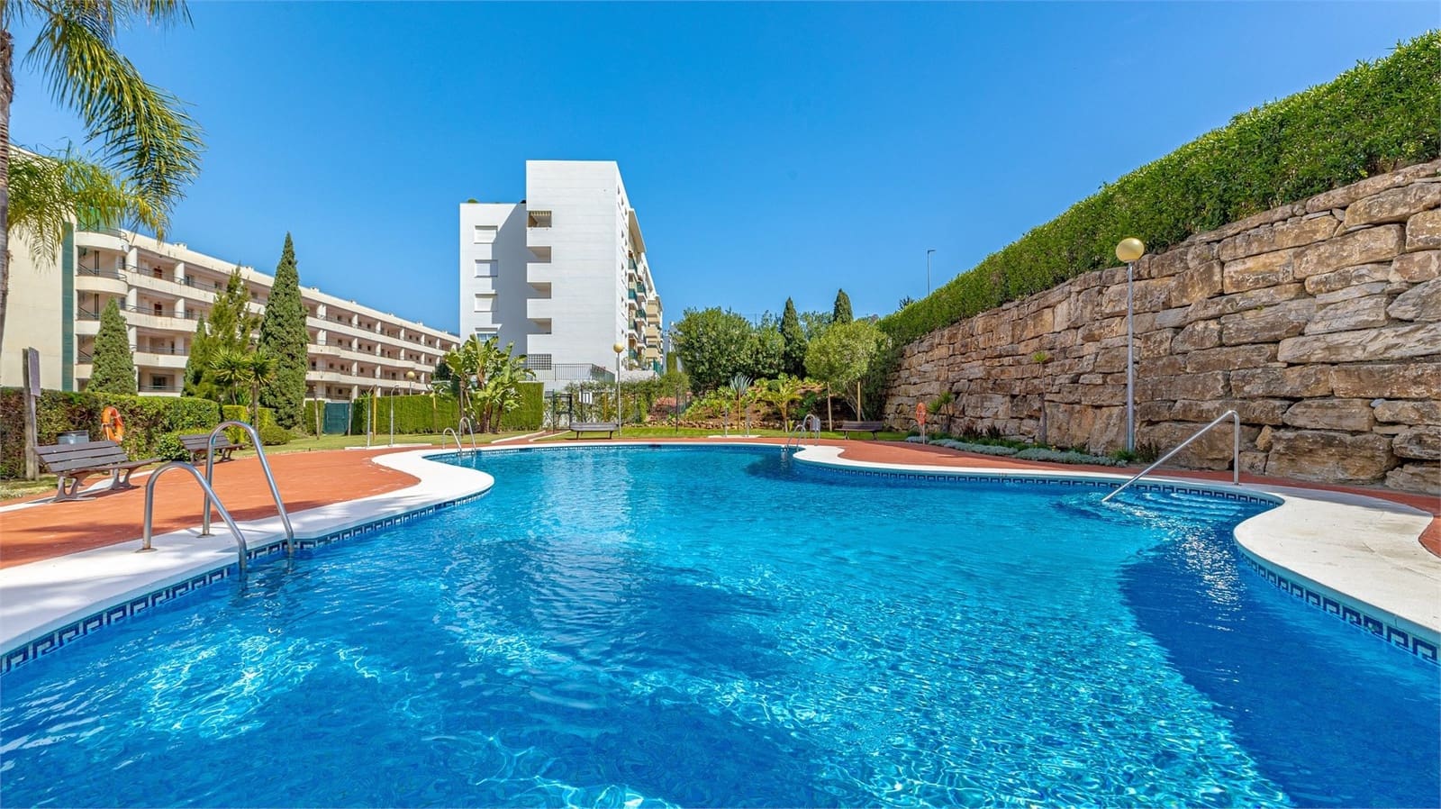 3 bedroom Apartment for sale in San Pedro de Alcantara with pool garage - € 425,000 (Ref: 9479619)