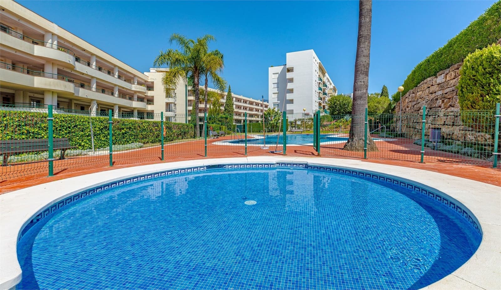 3 bedroom Apartment for sale in San Pedro de Alcantara with pool garage - € 425,000 (Ref: 9479619)