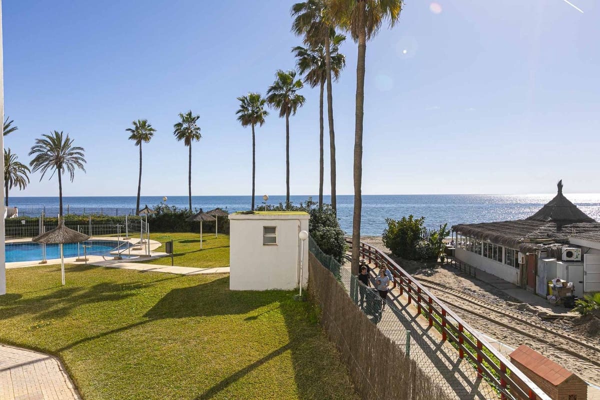 2 bedroom Apartment for sale in Calahonda - € 430,000 (Ref: 9479629)