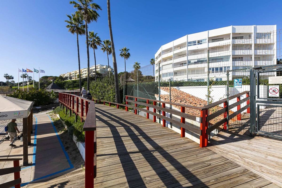 2 bedroom Apartment for sale in Calahonda - € 430,000 (Ref: 9479629)