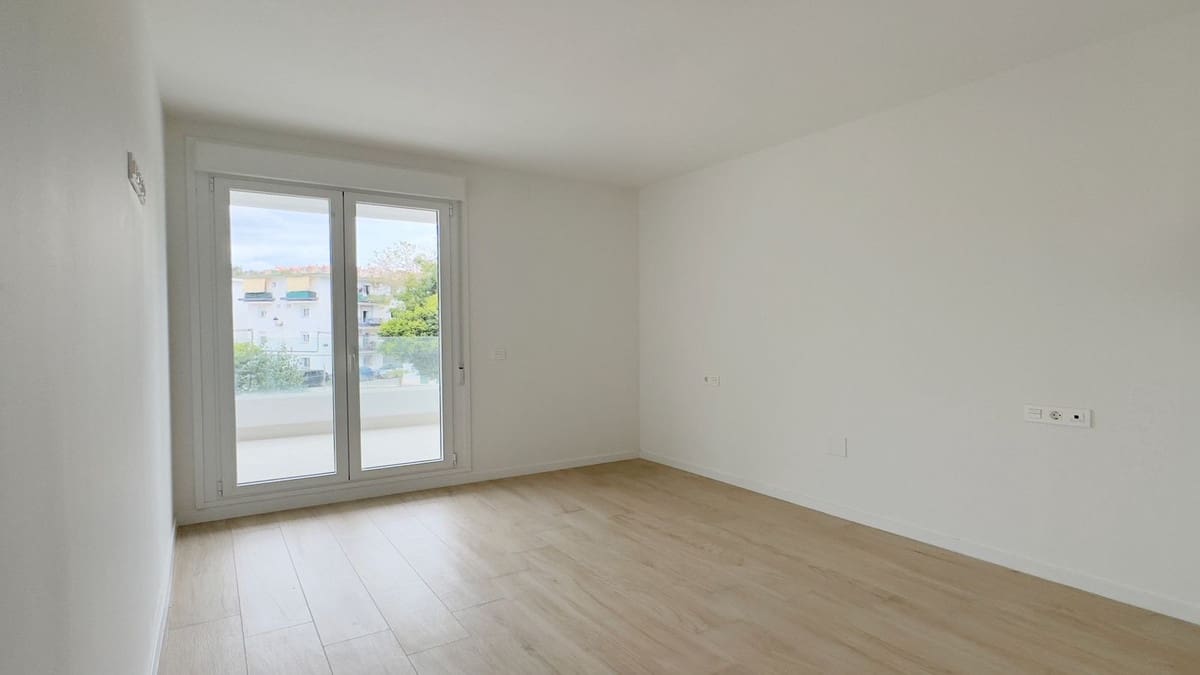 3 soverom Leilighet til salgs i Nueva Andalucia med svømmebasseng - € 430 000 (Ref: 9479633)