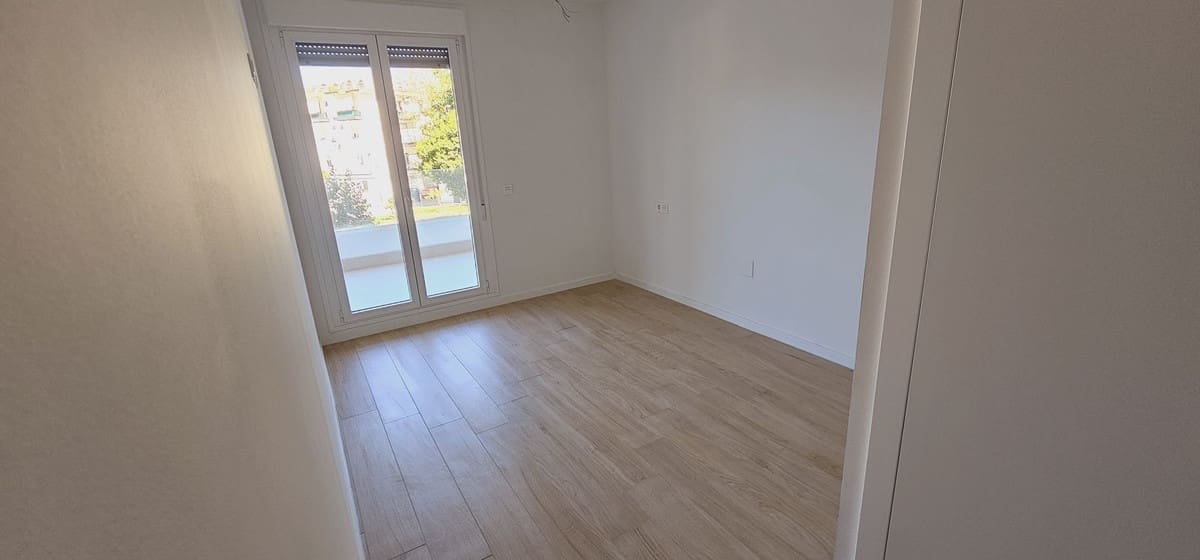 3 soverom Leilighet til salgs i Nueva Andalucia med svømmebasseng - € 430 000 (Ref: 9479633)