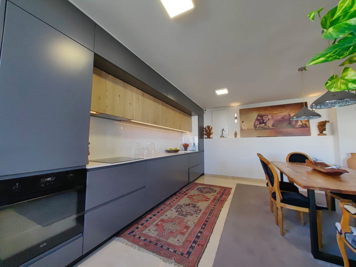 3 bedroom Apartment for sale in Estepona with pool - € 430,000 (Ref: 9479635)