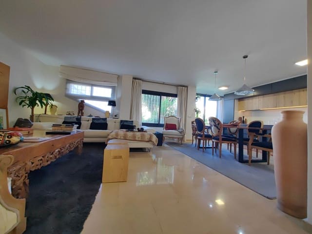 3 bedroom Apartment for sale in Centro, Estepona with pool - € 430,000 (Ref: 9479635)