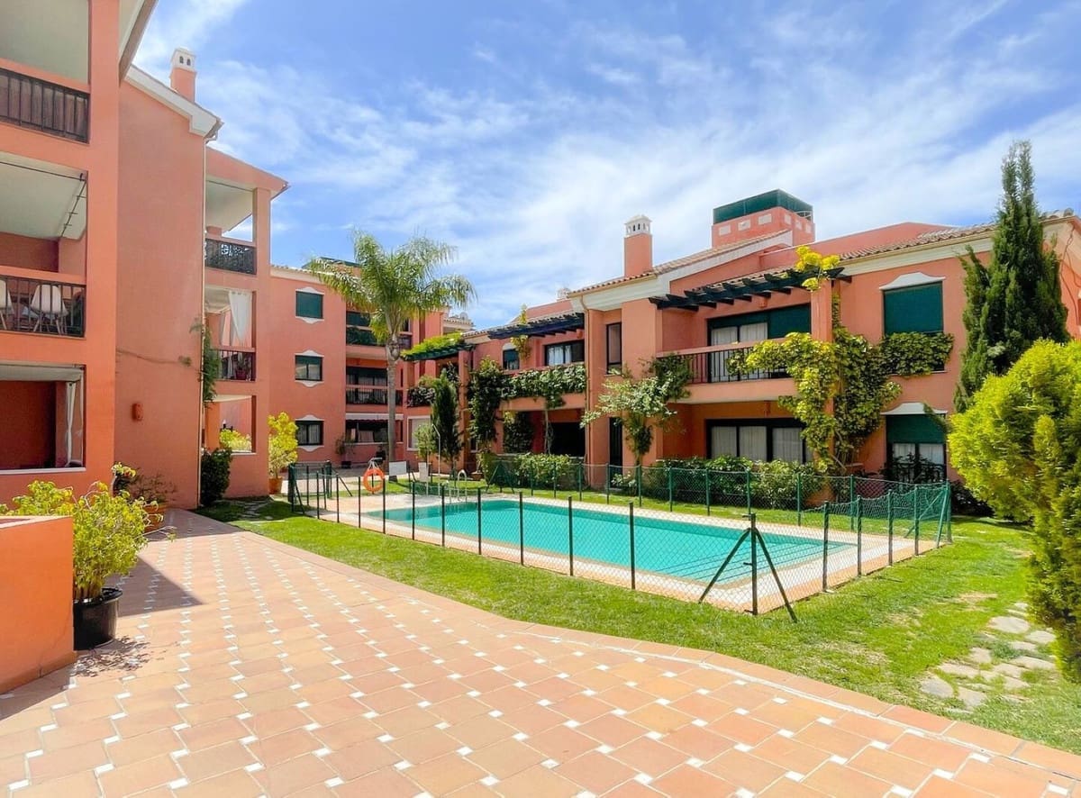 Apartamento de 2 habitaciones en Marbesa en venta con piscina - 435.000 € (Ref: 9479642)