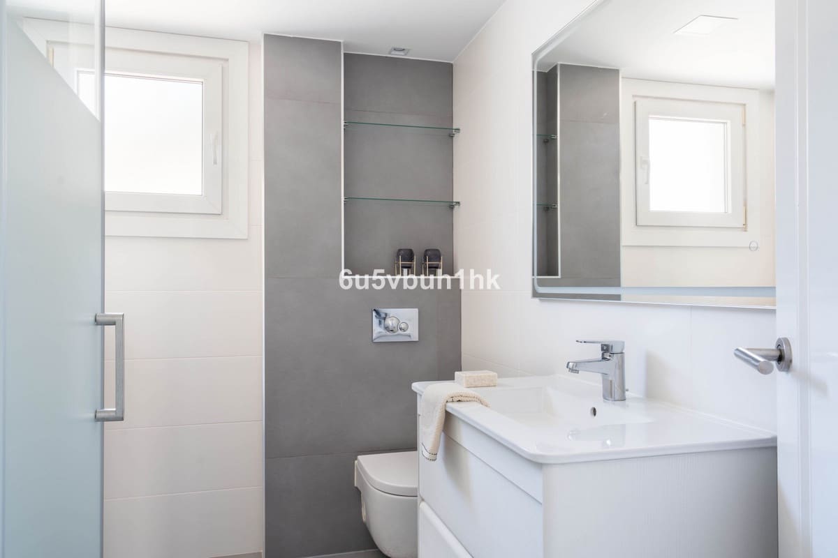 2 bedroom Penthouse for sale in Benalmadena Costa with pool garage - € 435,000 (Ref: 9479644)