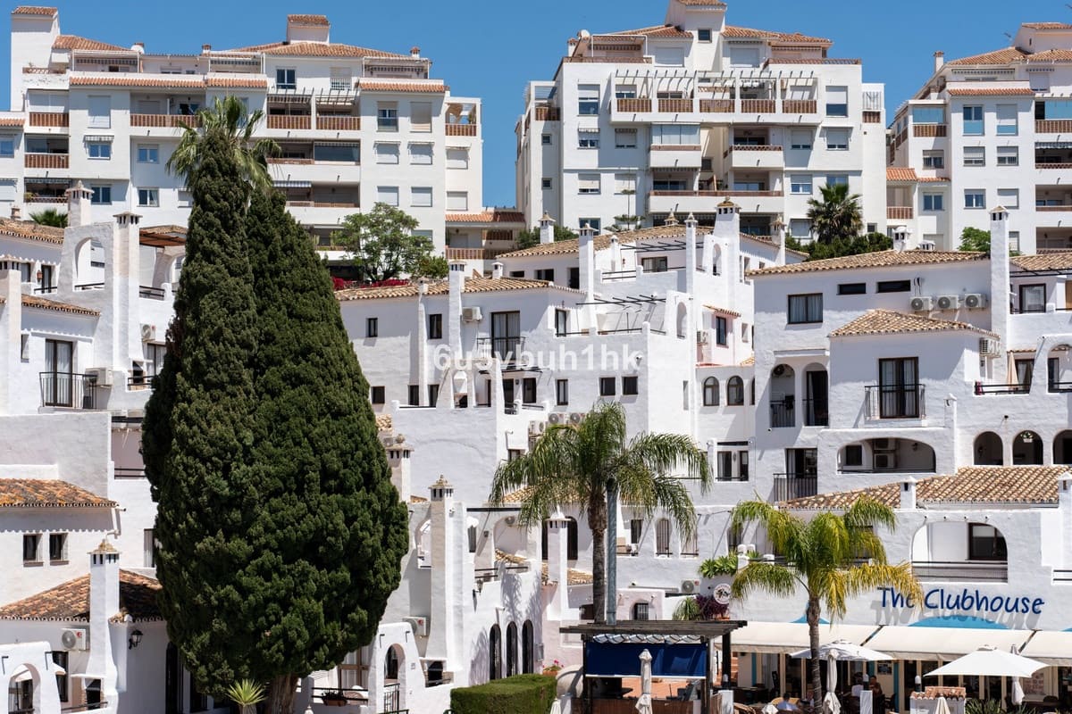 2 bedroom Penthouse for sale in Benalmadena Costa with pool garage - € 435,000 (Ref: 9479644)