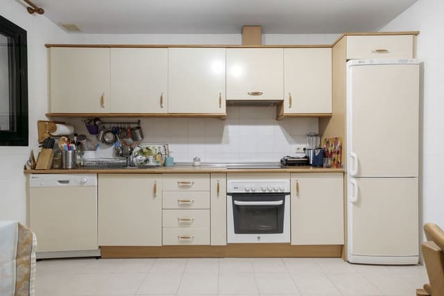 Apartamento de 2 habitaciones en San Pedro de Alcántara Pueblo, Marbella en venta con piscina - 435.000 € (Ref: 9479646)