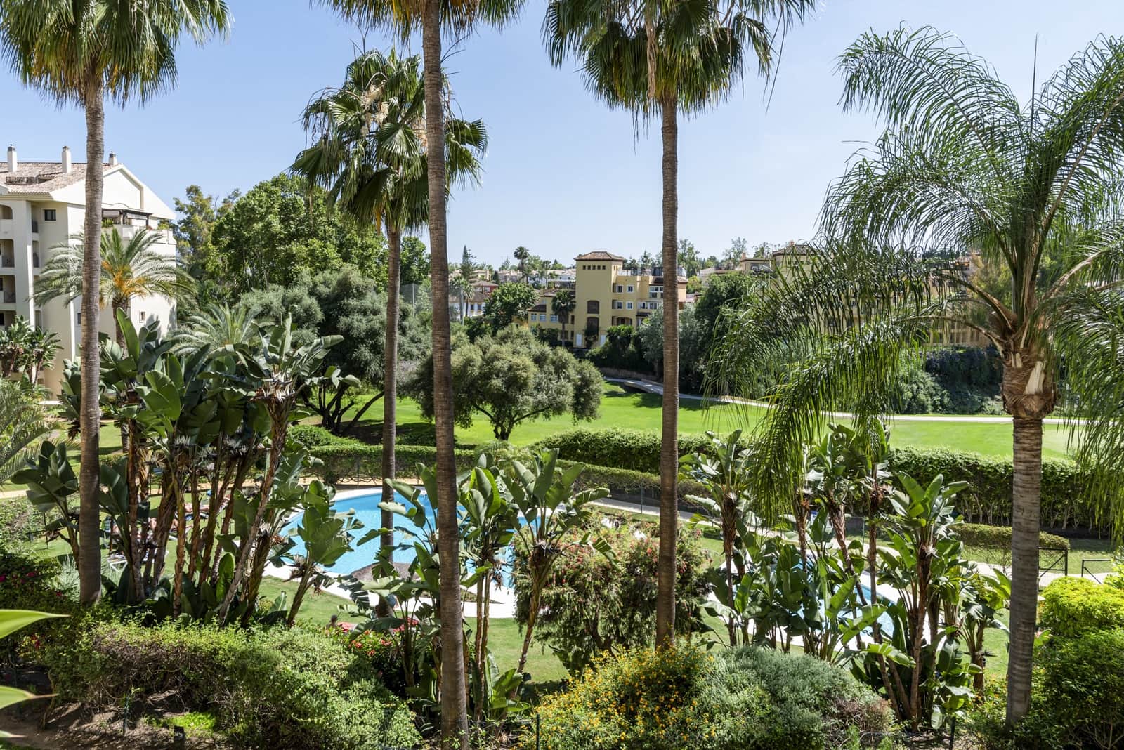 2 bedroom Apartment for sale in San Pedro de Alcantara with pool - € 435,000 (Ref: 9479646)