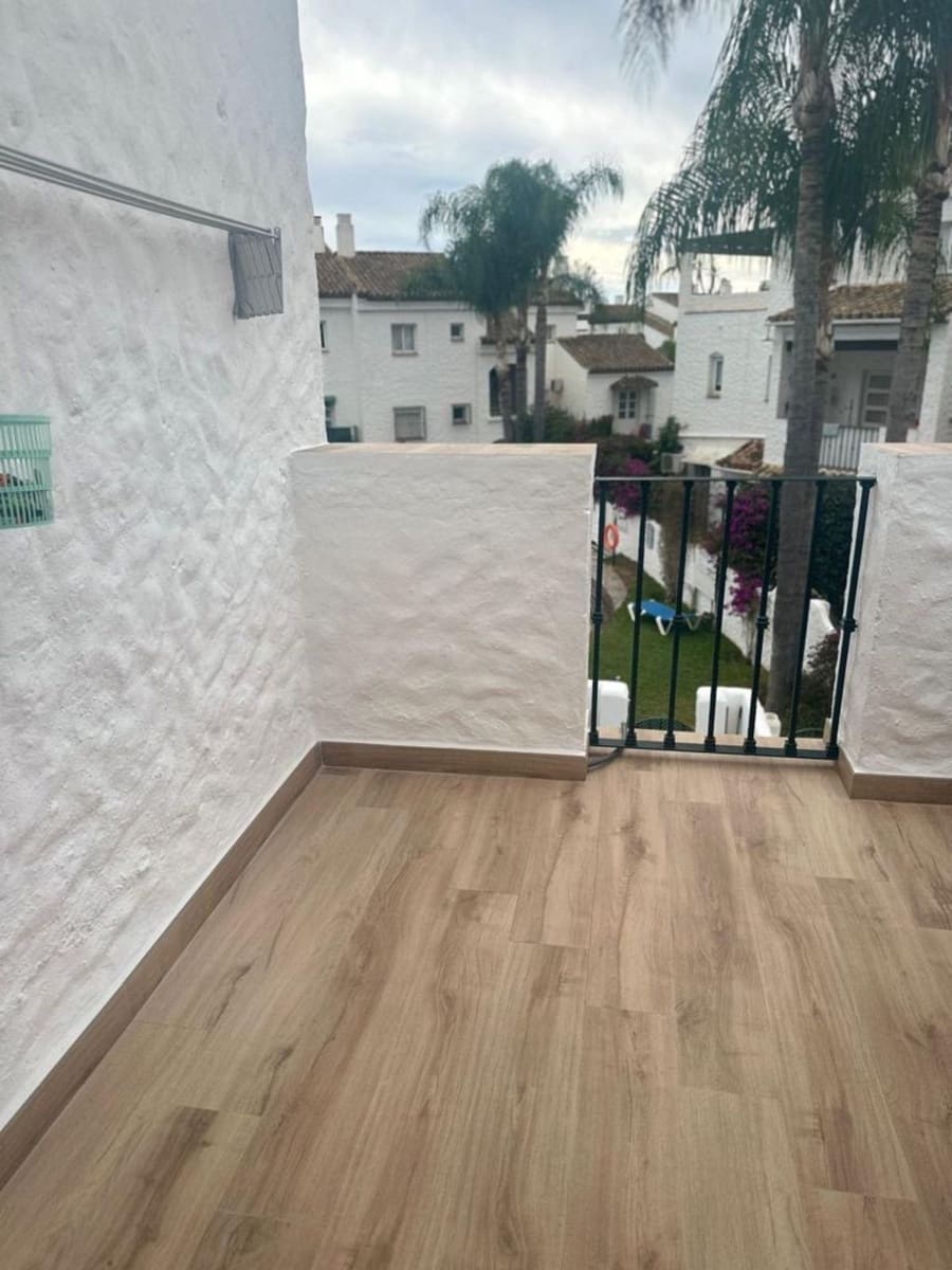 2 bedroom Townhouse for sale in El Paraiso with pool - € 441,000 (Ref: 9479655)