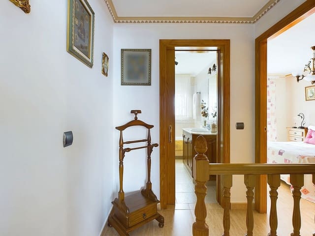 2 sovrum Hus till salu i Centro, Estepona - 445 000 € (Ref: 9479660)