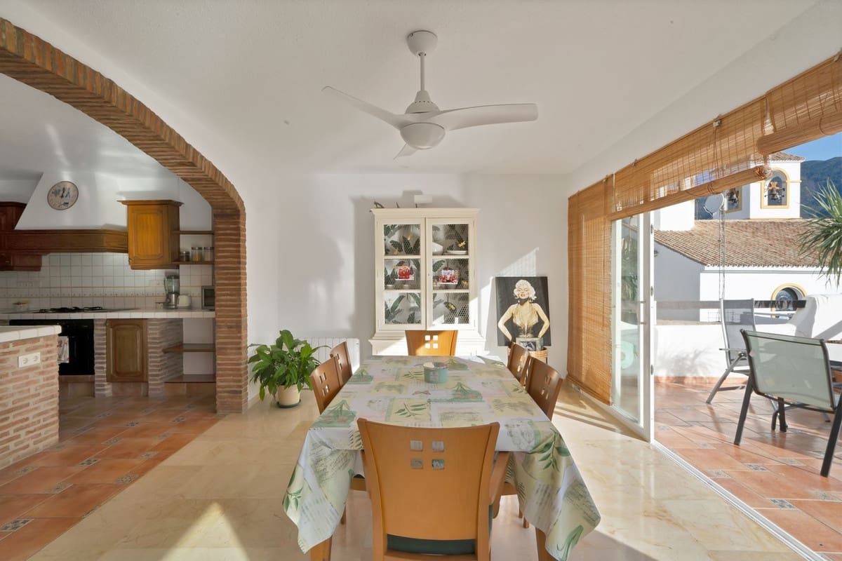 3 bedroom Apartment for sale in Benahavis - € 449,000 (Ref: 9479664)