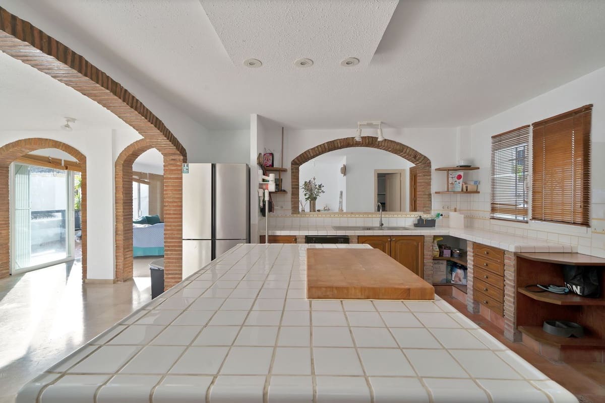 3 bedroom Apartment for sale in Benahavis - € 449,000 (Ref: 9479664)