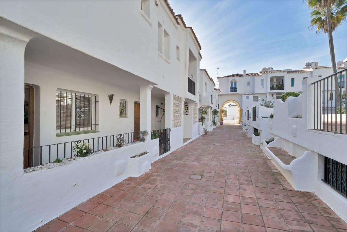 3 bedroom Apartment for sale in Benahavis - € 449,000 (Ref: 9479664)