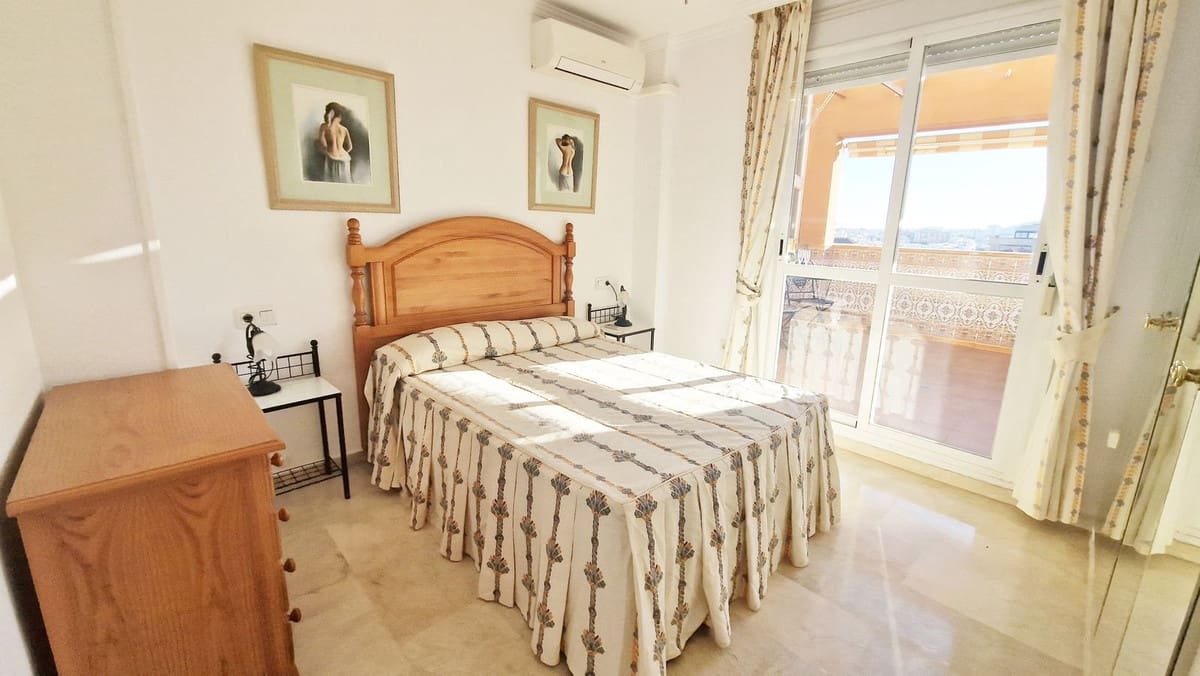 4 bedroom Penthouse for sale in Fuengirola with pool - € 449,000 (Ref: 9479666)
