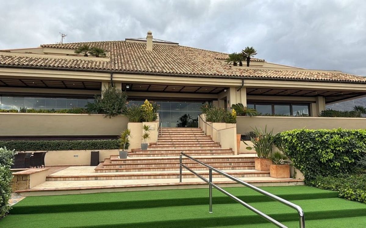 Apartamento de 4 habitaciones en Estepona en venta con piscina - 449.000 € (Ref: 9479667)