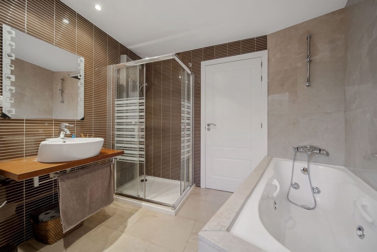 2 bedroom Apartment for sale in Bahia de Casares with pool garage - € 450,000 (Ref: 9479671)