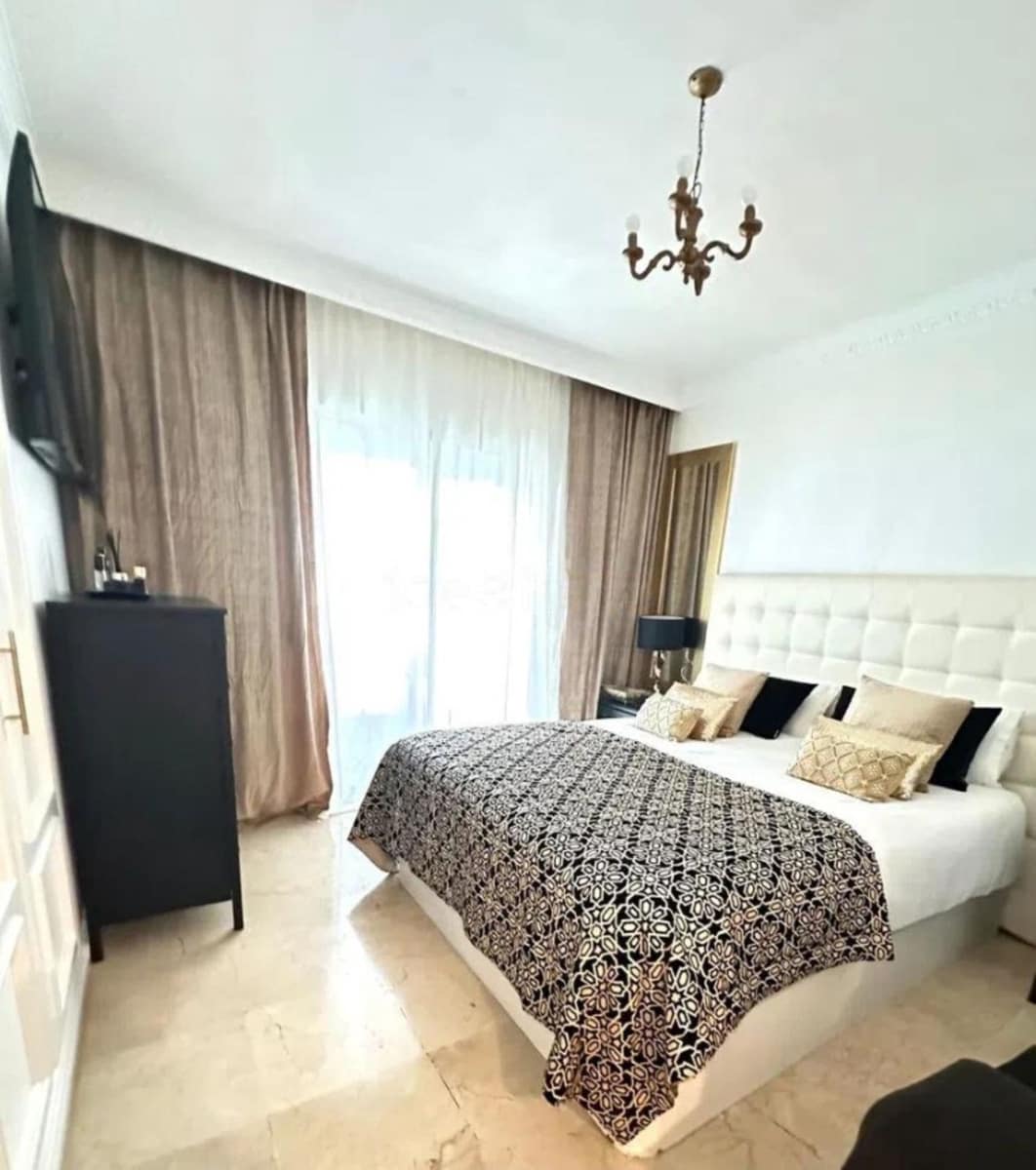 2 bedroom Apartment for sale in Guadalmina with pool garage - € 450,000 (Ref: 9479672)