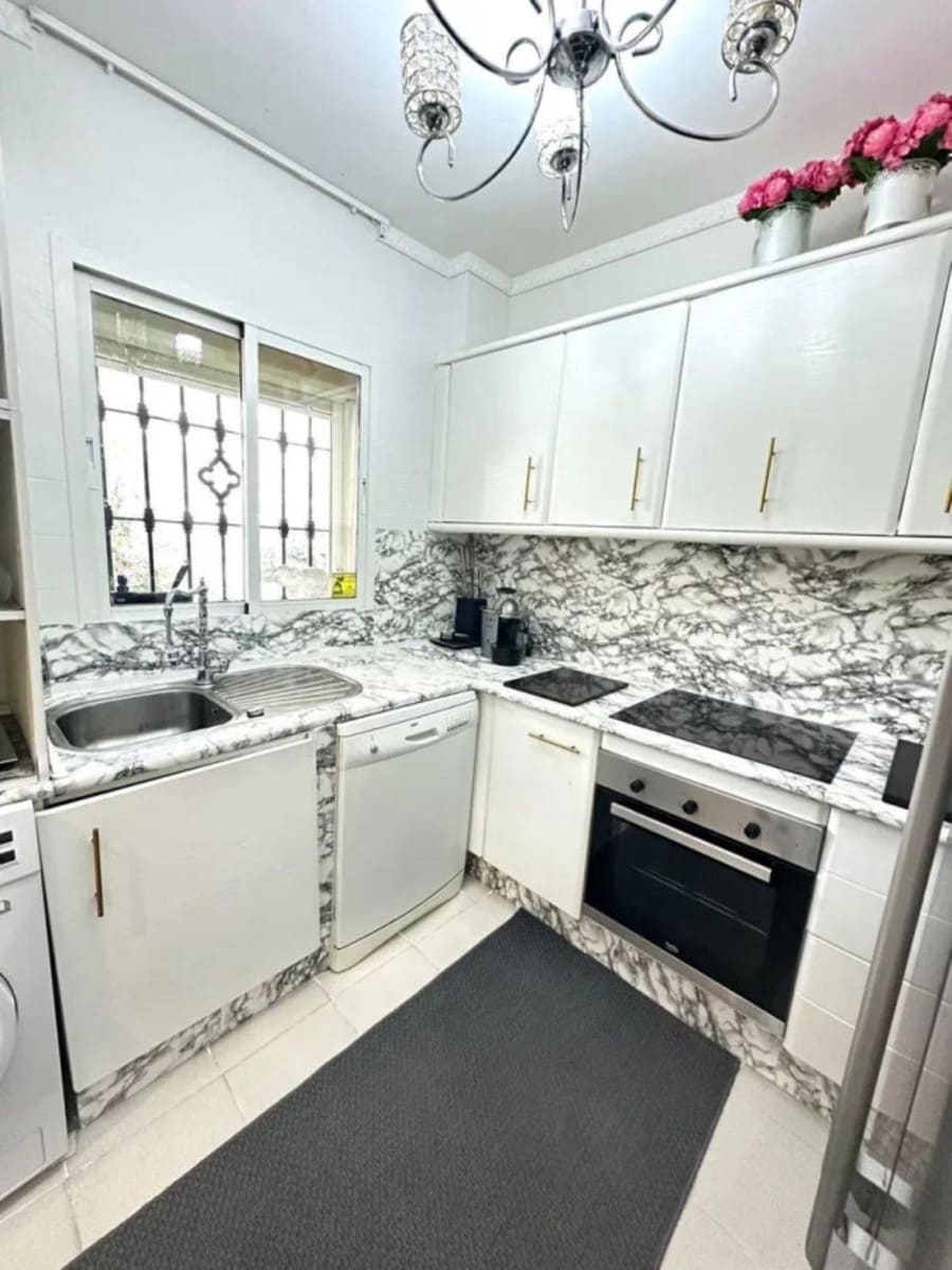 2 bedroom Apartment for sale in Guadalmina with pool garage - € 450,000 (Ref: 9479672)