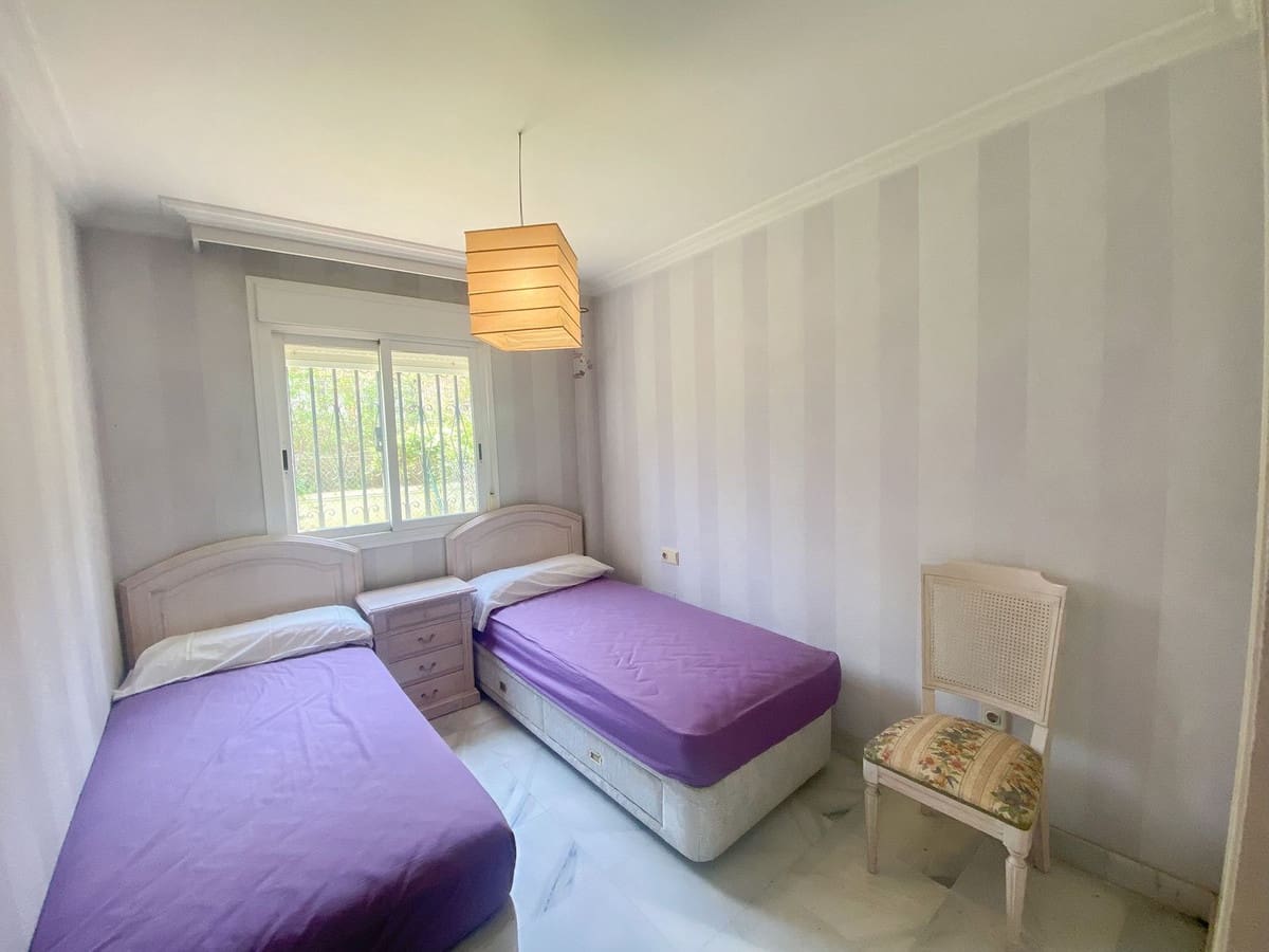 3 bedroom Apartment for sale in Marbella with pool - € 450,000 (Ref: 9479673)