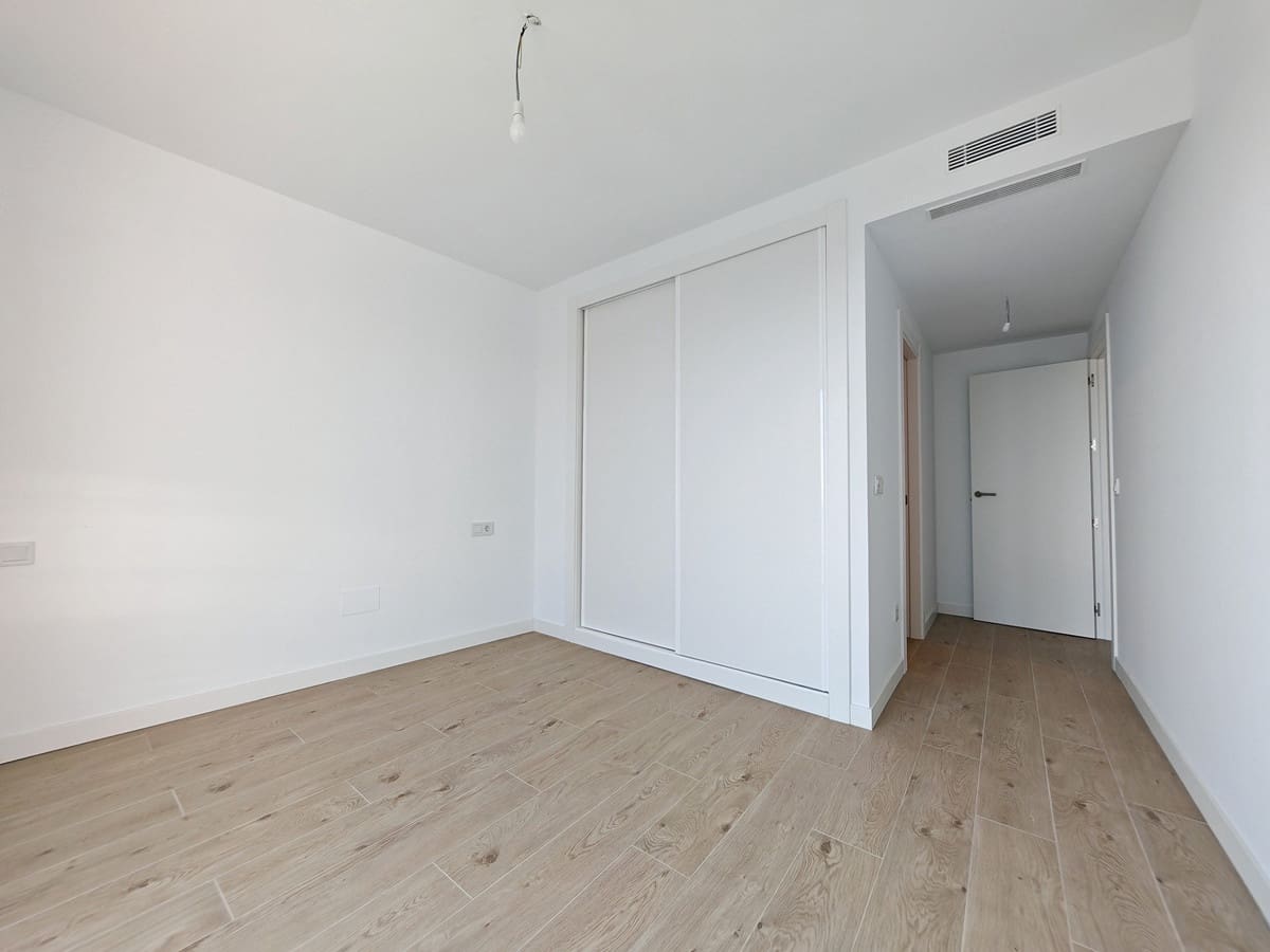 2 bedroom Apartment for sale in Estepona with pool - € 450,000 (Ref: 9479674)