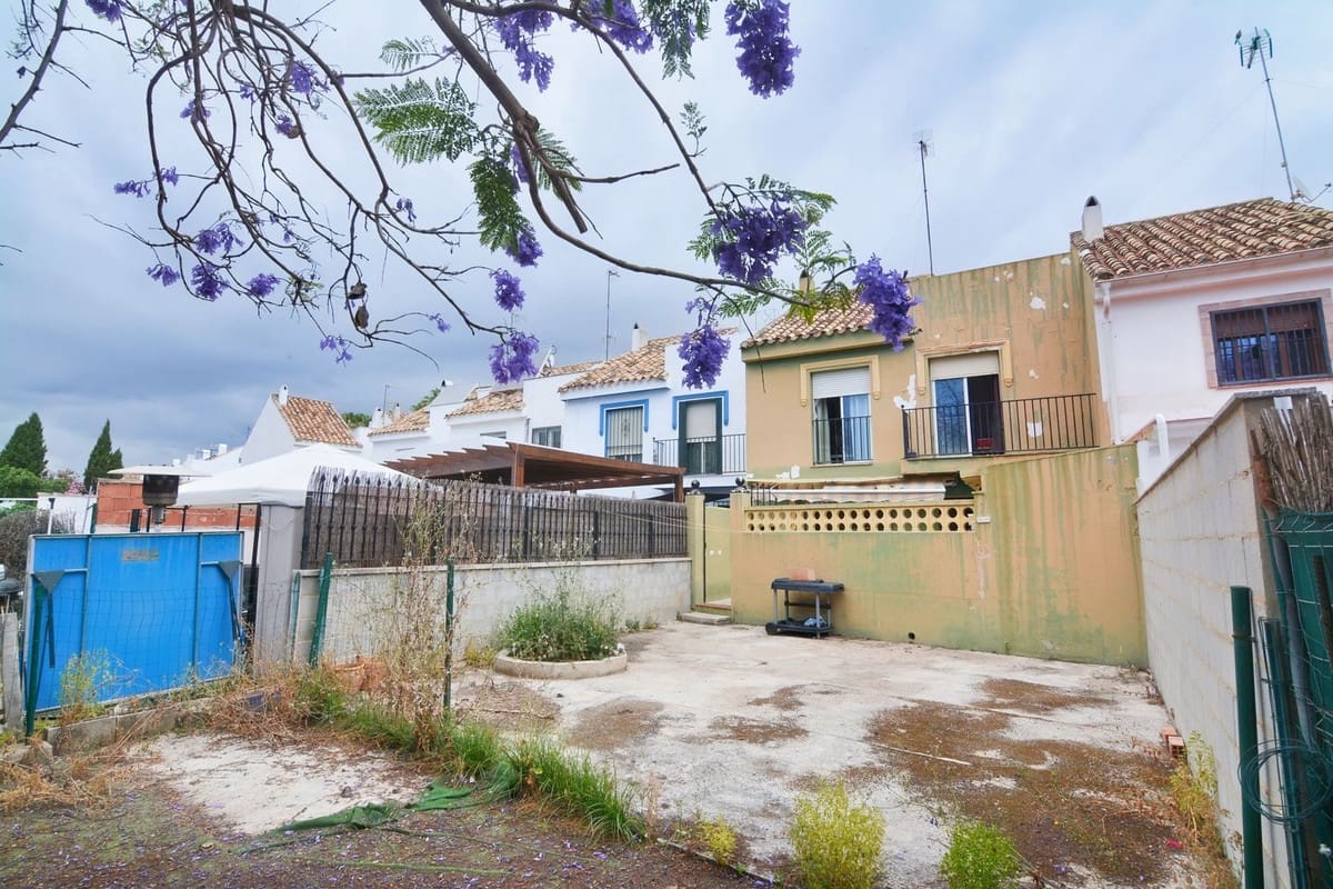 4 bedroom Townhouse for sale in Fuengirola with pool - € 450,000 (Ref: 9479680)