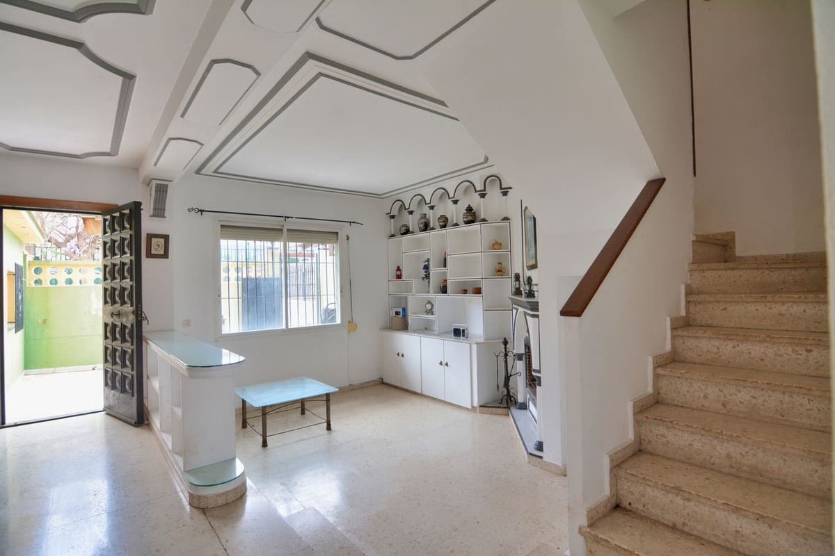 4 bedroom Townhouse for sale in Fuengirola with pool - € 450,000 (Ref: 9479680)