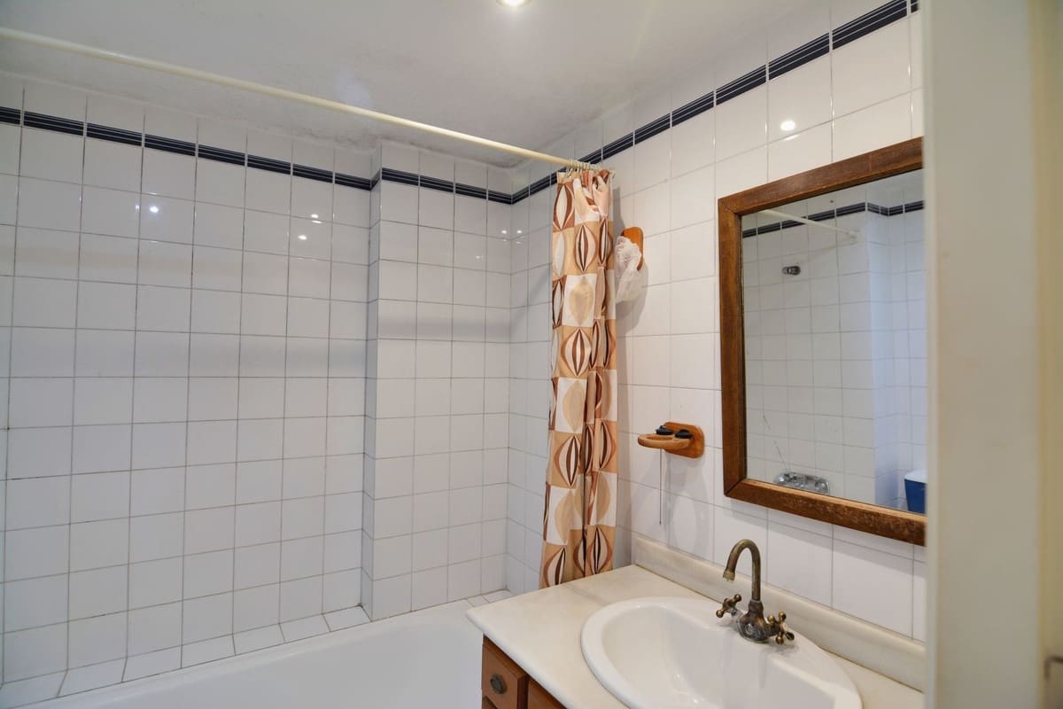 4 bedroom Townhouse for sale in Fuengirola with pool - € 450,000 (Ref: 9479680)