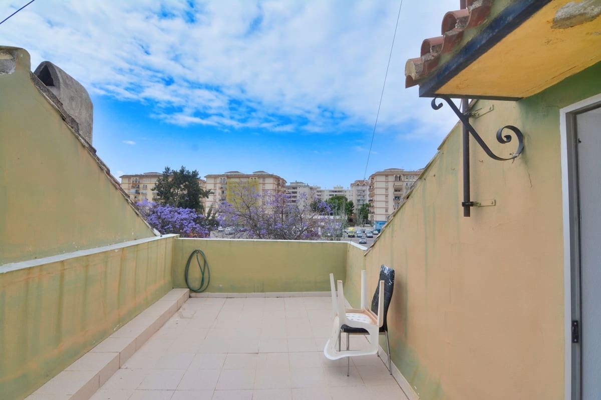 4 bedroom Townhouse for sale in Fuengirola with pool - € 450,000 (Ref: 9479680)