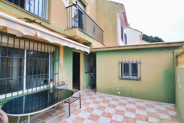 4 bedroom Townhouse for sale in Centro ciudad, Fuengirola with pool - € 450,000 (Ref: 9479680)
