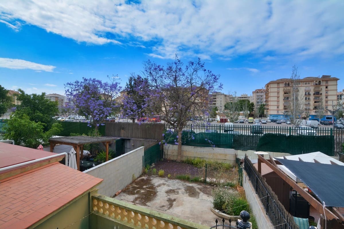 4 bedroom Townhouse for sale in Fuengirola with pool - € 450,000 (Ref: 9479680)